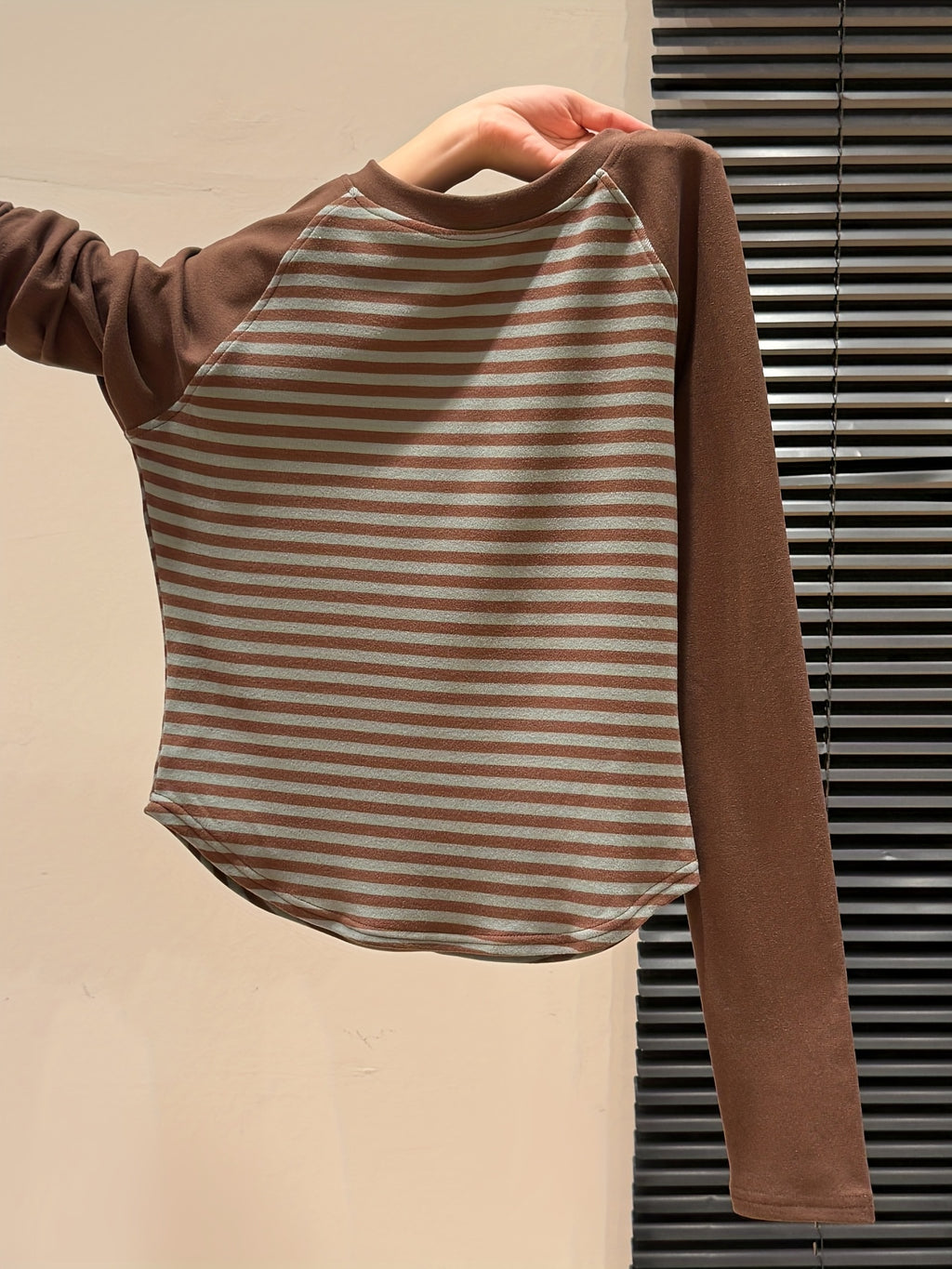 Women's Elegant Retro Brown\u002FBeige\u002FWhite Striped Long Sleeve T-Shirt