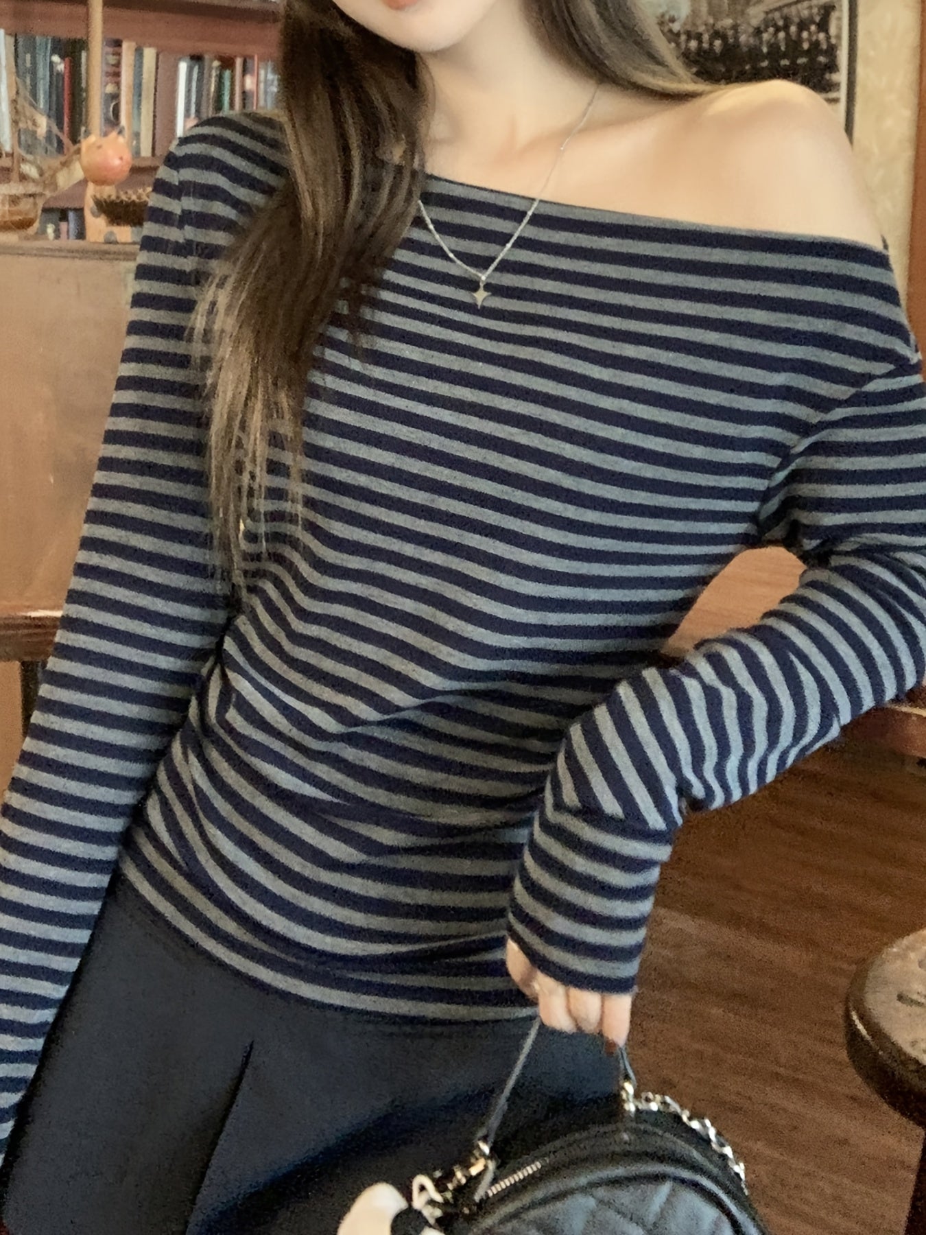 Women'S Elegant Off-Shoulder Long Sleeve T-Shirt - Slim Fit Top with Navy & White Horizontal Stripes