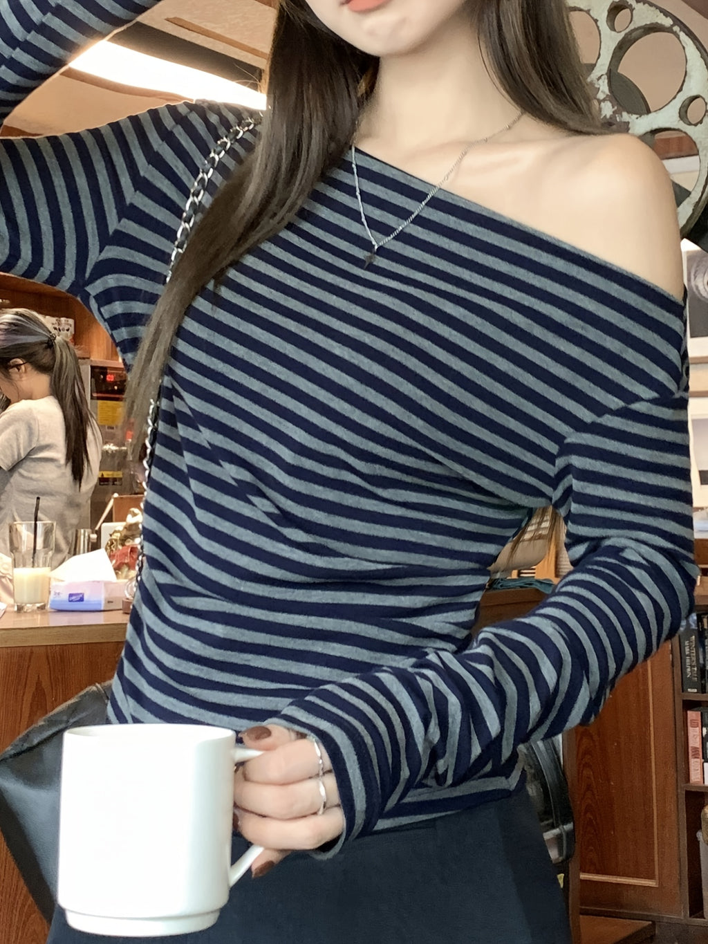 Women'S Elegant Off-Shoulder Long Sleeve T-Shirt - Slim Fit Top with Navy & White Horizontal Stripes