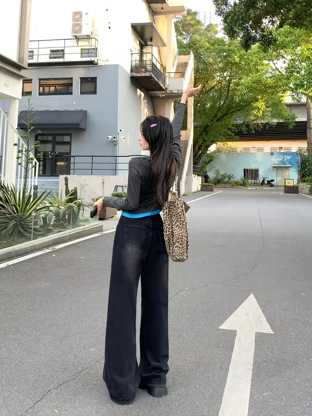 Women'S Gray V-Neck Long Sleeve T-Shirt - Chic Two-Tone Design with Blue Accents