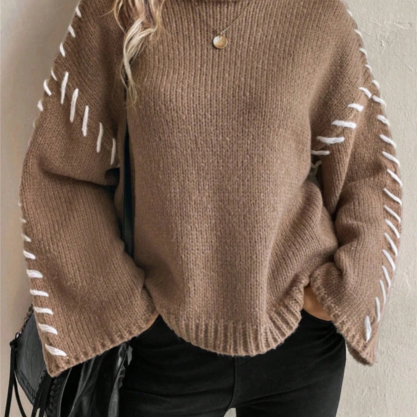 Women'S Coffee-Brown Contrast-Stitching Turtleneck Sweater - Minimalist Elegant High Neck Top with Piping Trim