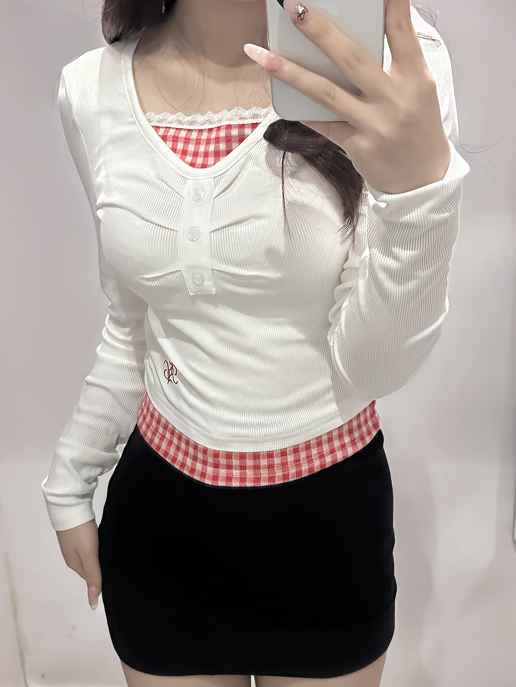 Women'S Slim-Fit V-Neck Long Sleeve T-Shirt - Red & White Checkered Color-Block Design, Cropped Length