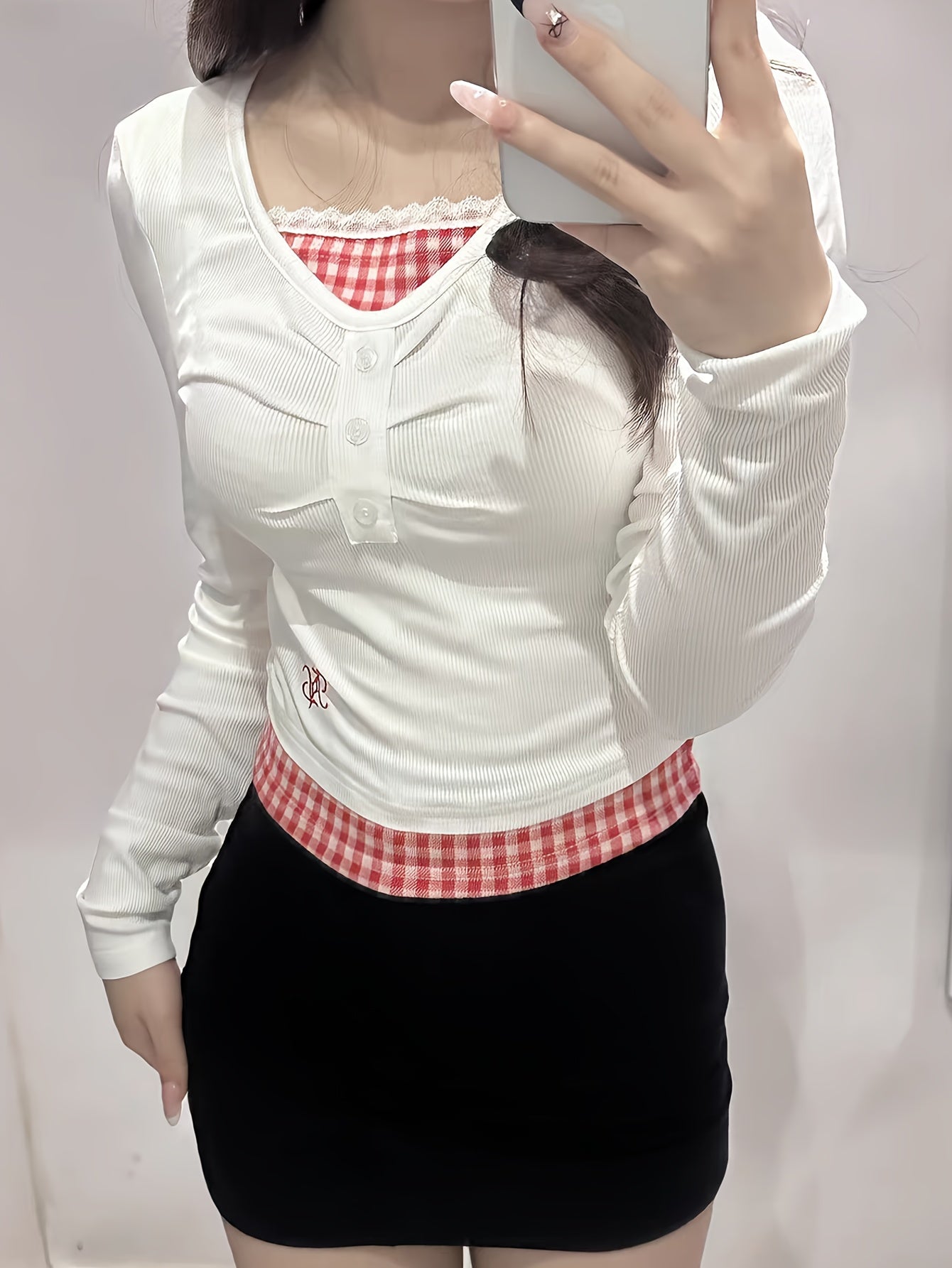 Women'S Slim-Fit V-Neck Long Sleeve T-Shirt - Red & White Checkered Color-Block Design, Cropped Length