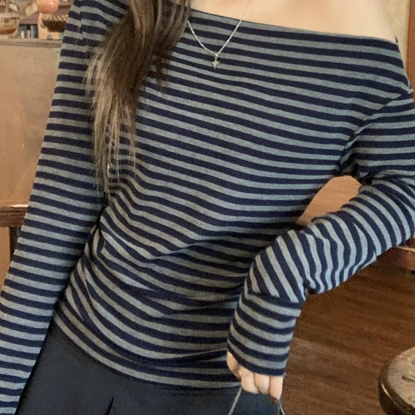 Women'S Elegant Off-Shoulder Long Sleeve T-Shirt - Slim Fit Top with Navy & White Horizontal Stripes