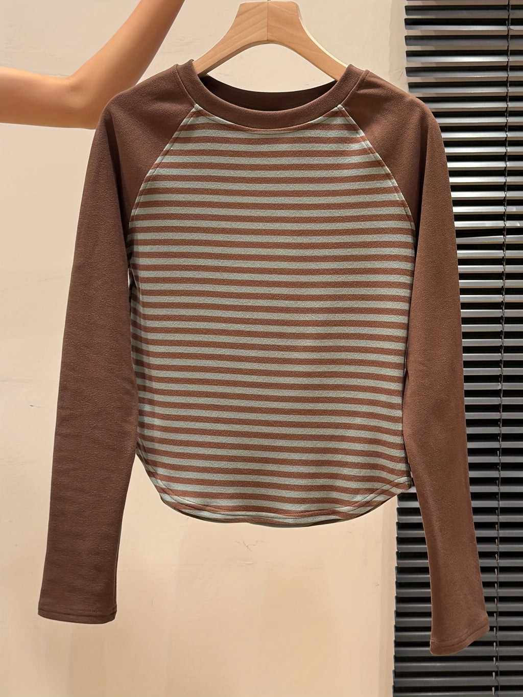 Women's Elegant Retro Brown\u002FBeige\u002FWhite Striped Long Sleeve T-Shirt