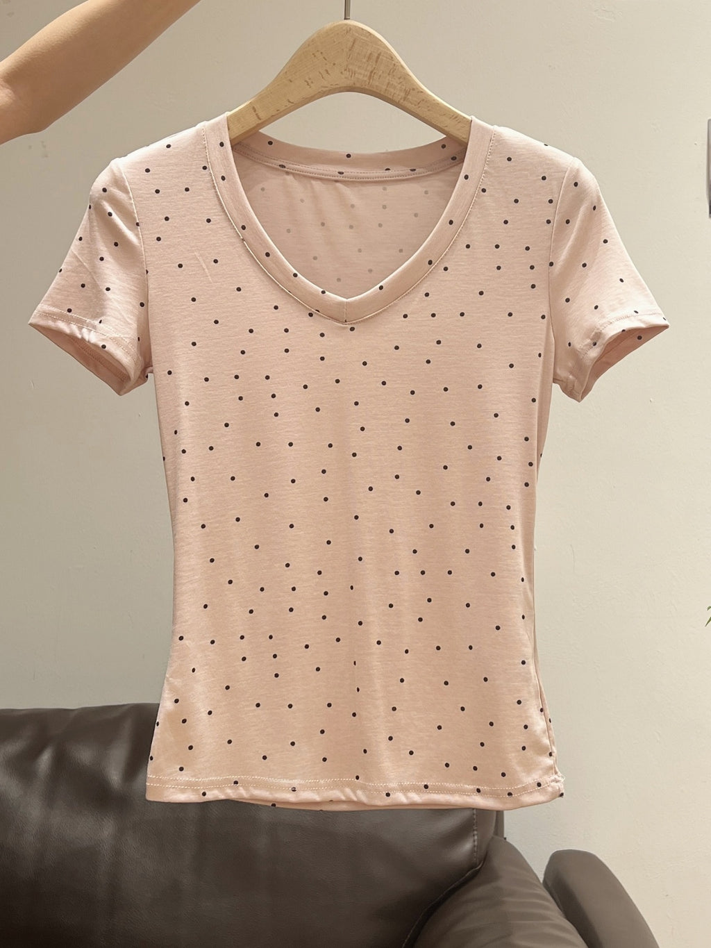 Women'S Light Pink Polka Dot V-Neck T-Shirt - Slim Fit Short Sleeve Top, Breathable Summer Casual Wear