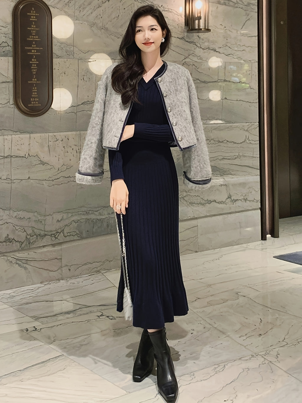 Meiyang Spotlight Knitted Dress, a Red Carpet Goddess V-Neck Fitted Mermaid Gown.