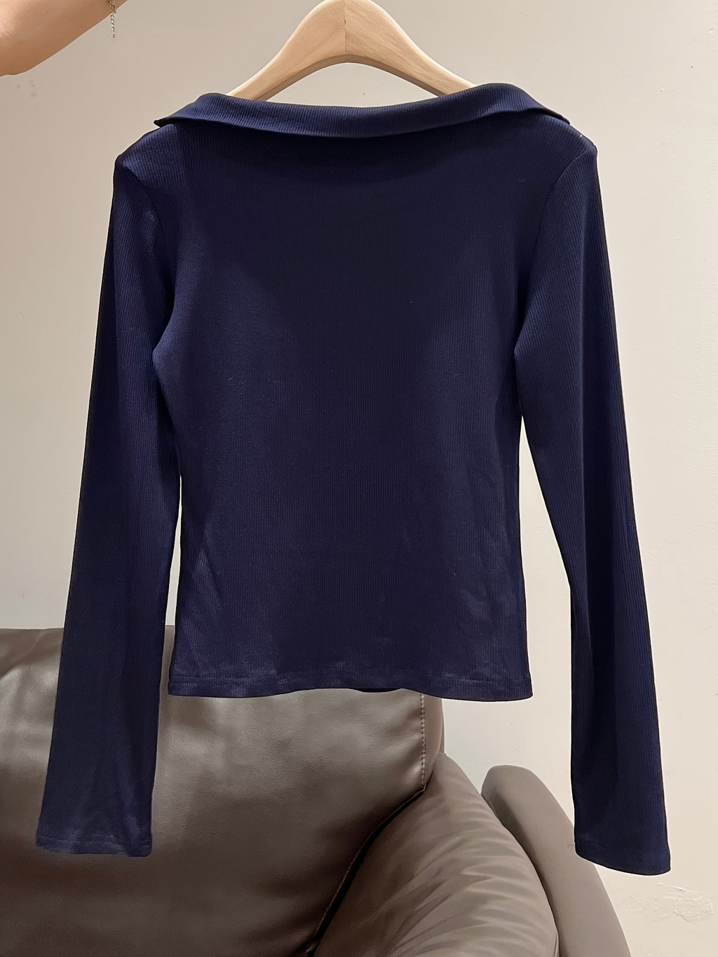 Women'S Elegant Two-Tone Long Sleeve T-Shirt - Navy Blue & White Contrast Collar Design