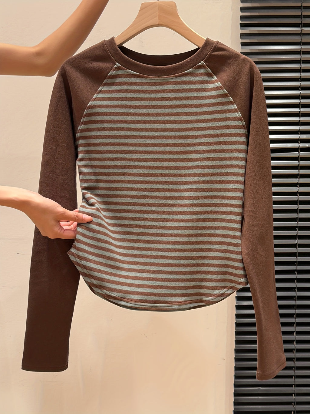 Women's Elegant Retro Brown\u002FBeige\u002FWhite Striped Long Sleeve T-Shirt